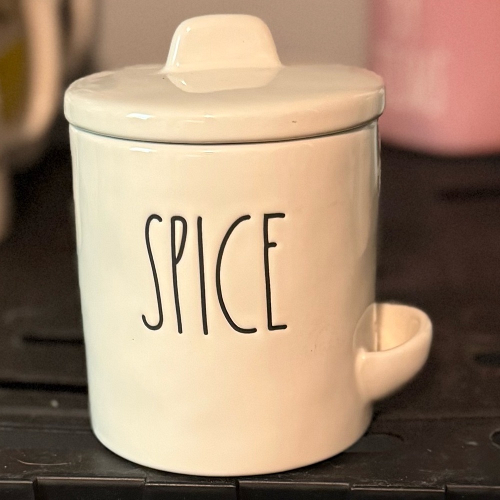 Rae Dunn SPICE JAR *missing spoon*
